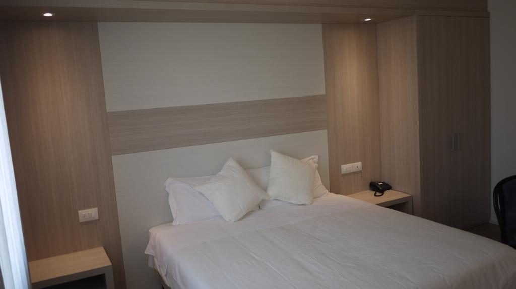 Hotel Europa Маростика Екстериор снимка